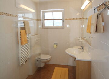 helles Badezimmer im Appartement Höchstein